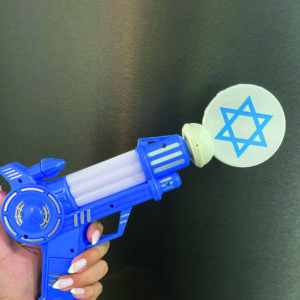 רובה דגל ישראל – מדליק אורות ומסתובב